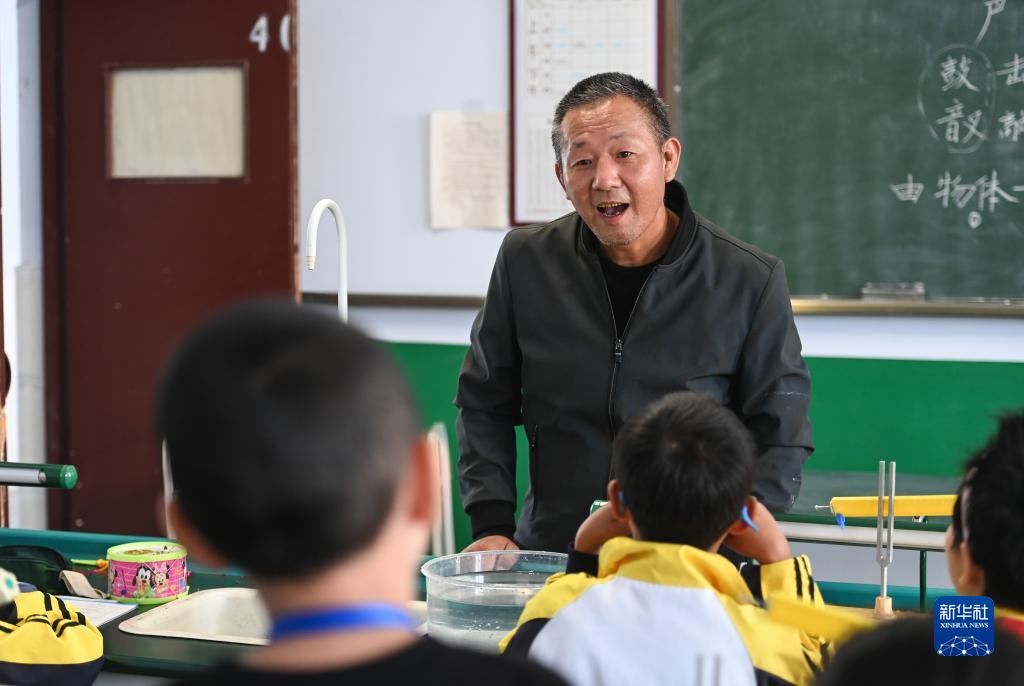 学生|爱心陪伴乡村学子四十年