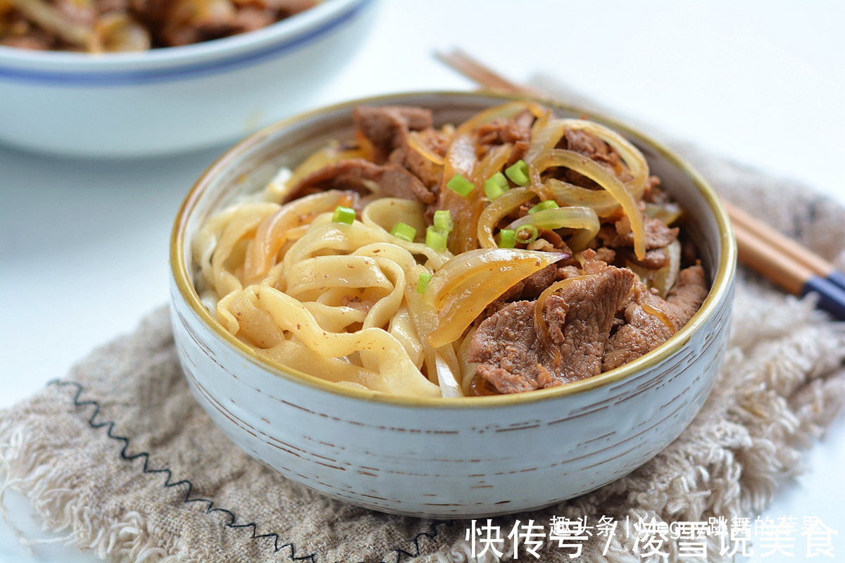 早餐就爱吃碗羊肉拌面，不到10分钟吃上了，解馋补元气真带劲