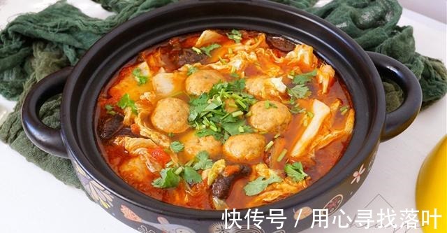 香菇|天冷了,吃炒菜不如炖菜,几种食材炖一锅,鲜美营养,热乎又暖身!