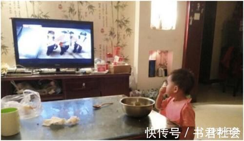 孩子|孩子不小心被鱼刺卡住喉咙,不要慌,父母的这个做法值得肯定