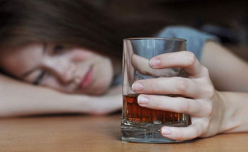 喝酒|喝酒后,脸色发红、发白、发青是怎么回事哪种情况最伤肝