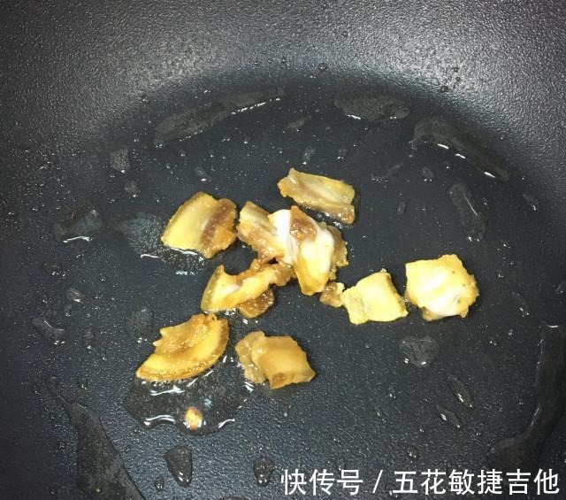 豆豉油渣炒白菜,咸香下饭,简单快手菜~!