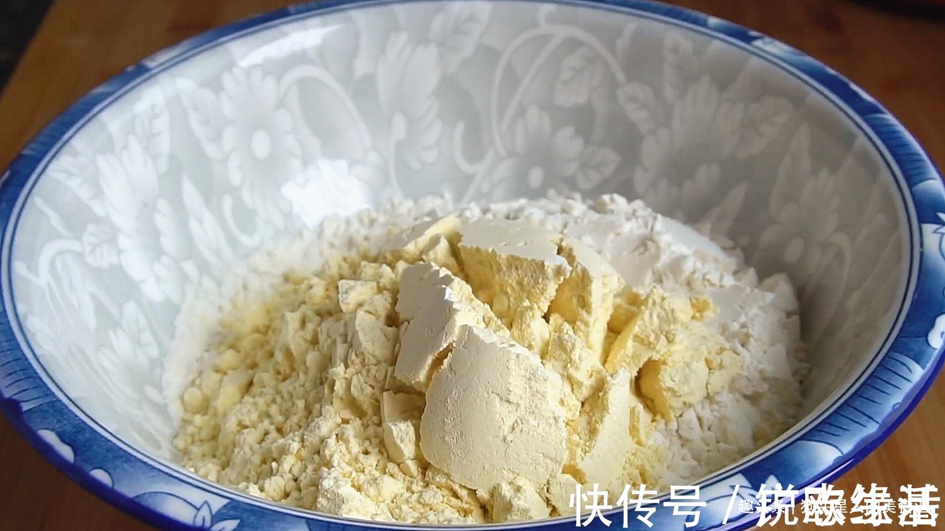 天气热要多吃粗粮，教你一个做法，香甜柔软，美味好消化