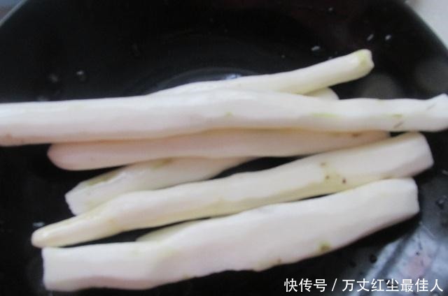 做排骨湯,多加這“1步”湯白如牛奶,補氣益血,臉色好身體棒