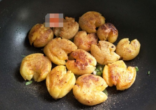 这个菜很流行,香浓绵软,做法简单,15分钟搞定,孩子喜欢极了!