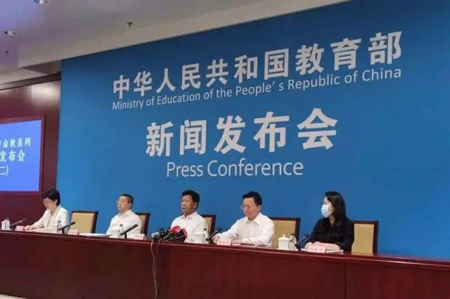 王登峰|最新要求！这些学校内学生要戴口罩