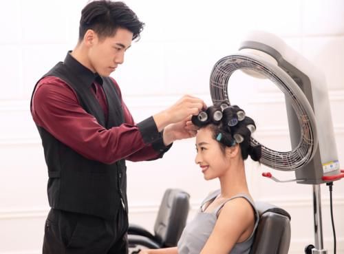 花500元和1000元烫发，不在于烫发水和店面大小，重点是谁给你烫