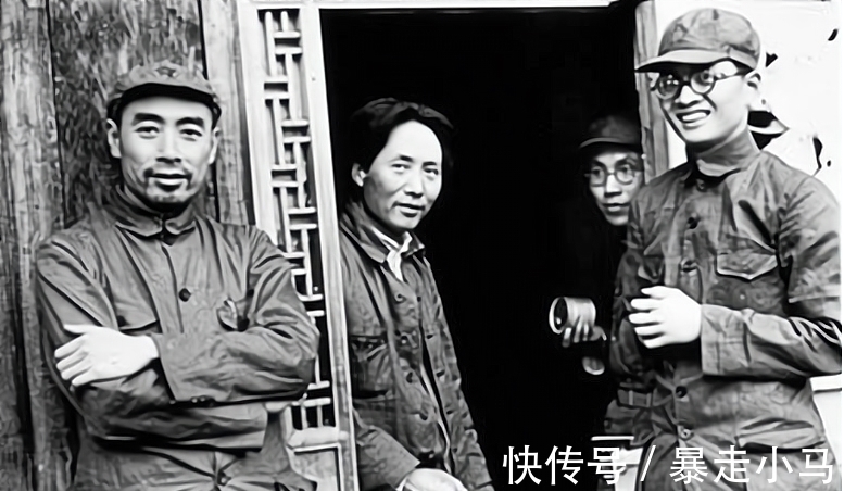 狂草#毛主席回郭沫若的狂草巅峰之作,汲取张旭怀素精髓,却又不拘一格