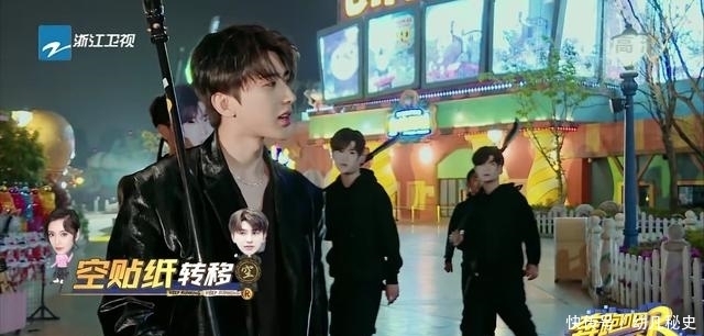 手機|蔡徐坤錄節目玩手機被指不敬業？不忍baby被淘汰暖心提醒還幫忙