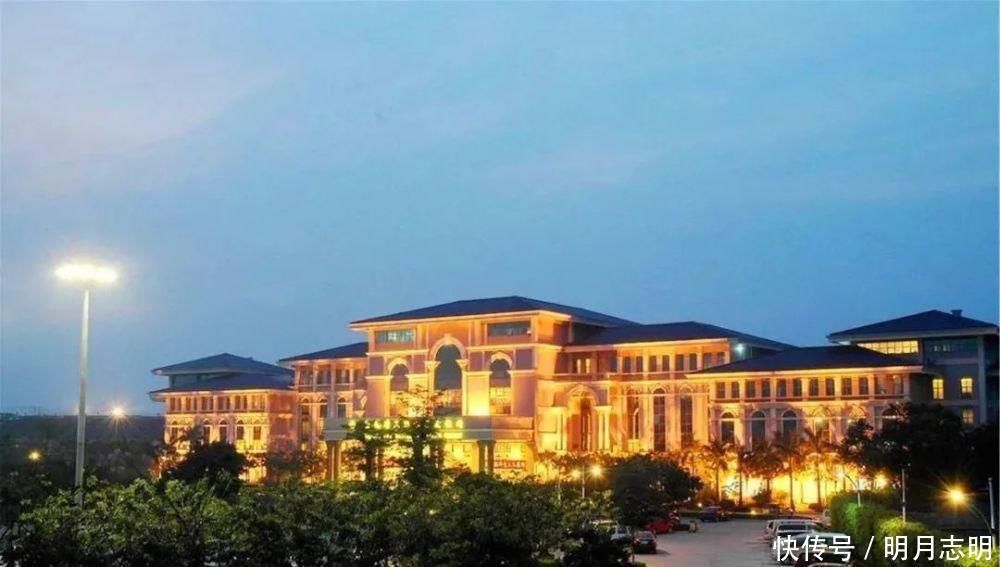 1500年温泉历史,水温达85度,是东南亚热氡温泉中之极品