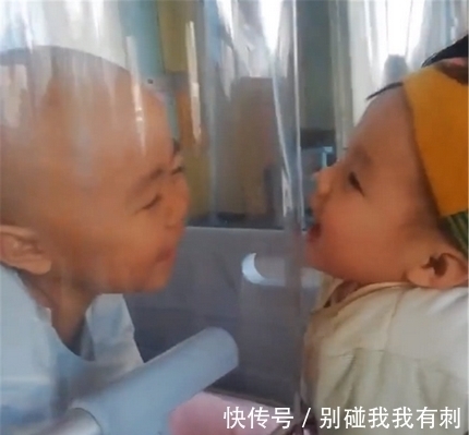 弟弟|老大生病住院,妈妈带老二来医院看望,两个孩子见面的场景惹人泪