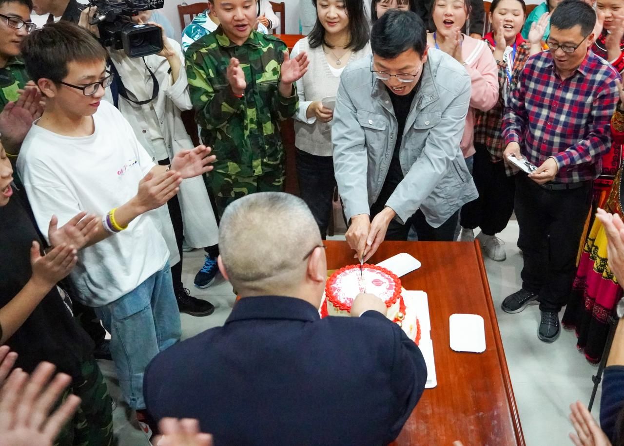 浦江|浦江这个学校在过彝族新年