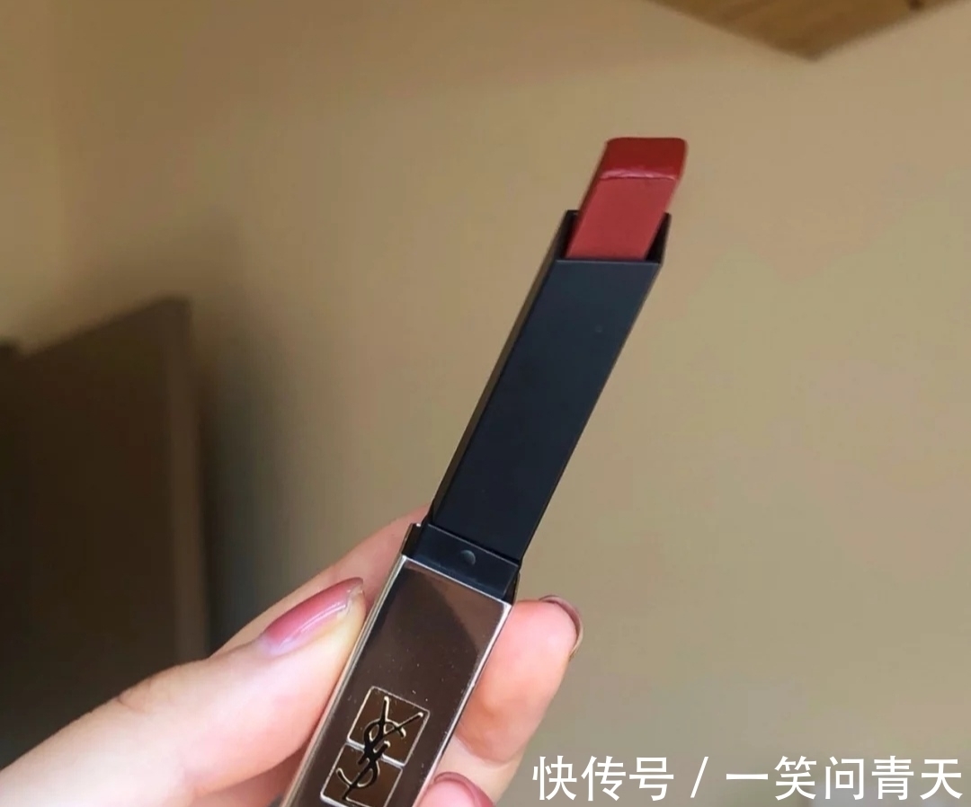 小仙女们 YSL又双叒出新口红，小银条这颜值我爱了，关键是颜色也很好看呀