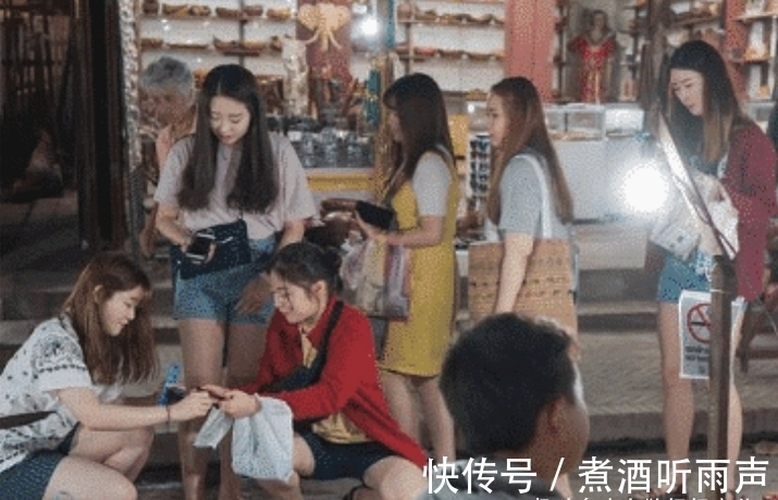 继父|4岁女孩在夜市喊热，被人狂甩6个巴掌，父亲目睹却不敢吱声