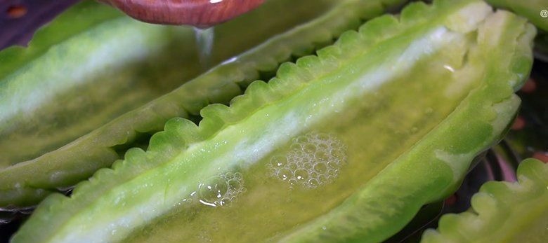 最近很火的苦瓜做法,饭店一份卖58,在家做成本不到5元,真解馋