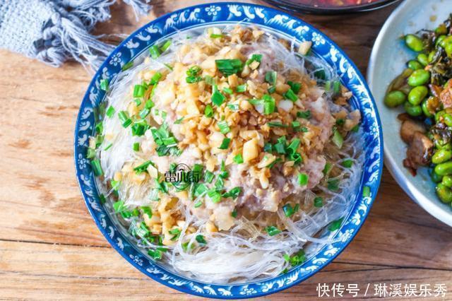 昨晚上弄了3个菜,两人吃了1锅饭,老公说这样吃下去会胖成球