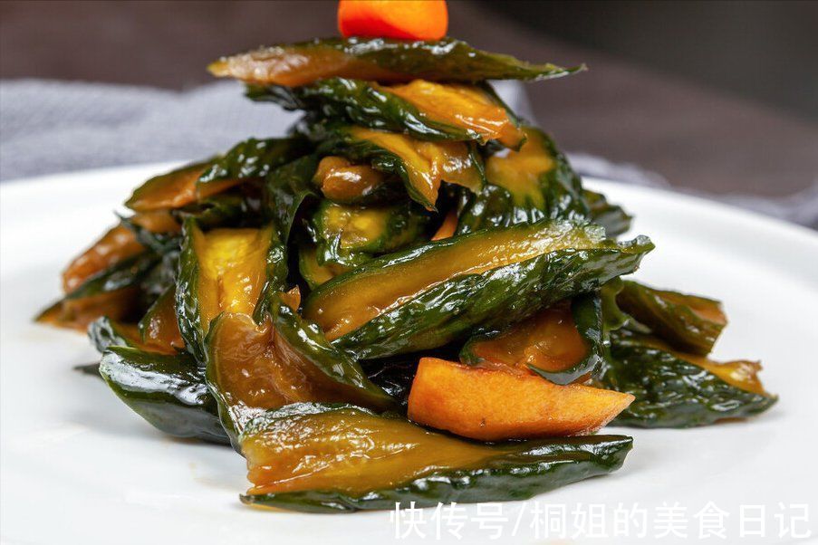 腌黄瓜，切忌放上调料直接拌，多加2步，黄瓜更入味，又香又爽脆