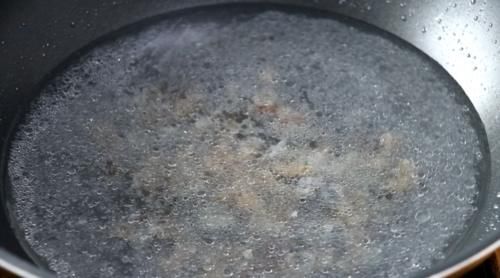 皮蛋豆腐别只会凉拌，这样做成汤羹，细腻爽滑，营养又美味