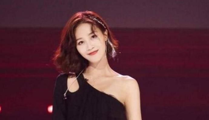 张雨绮 《乘风破浪的姐姐》第四次公演录制完毕,五位出道女星已呼之欲出了