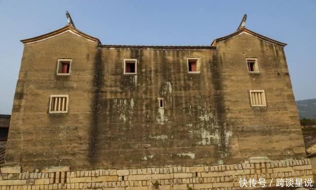 红色|中国一村庄,风俗奇特,男女结婚时必须要穿白色衣服,不能穿红色