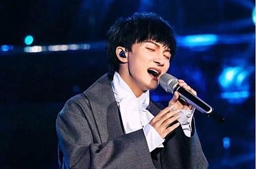 学员们|周深虽然平时综艺里很温和,但是涉及到唱歌,他就贼认真