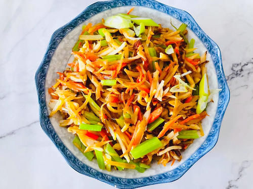 晒晒我家三口人的懒人午餐,4个菜有荤有素,网友:好吃还省事