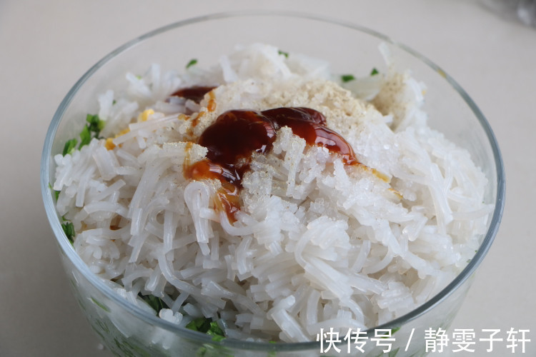 一把韭菜5斤饺子皮,做懒人早餐,比韭菜盒子好吃,一口气吃10个