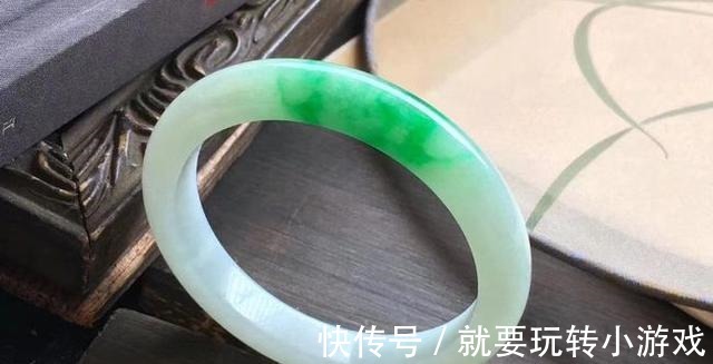 场合#无论什么样子的场合,佩戴精致的翡翠,都是非常合适的