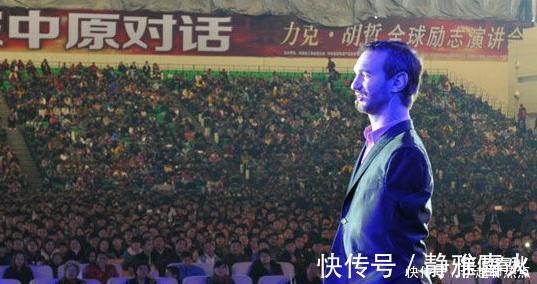 谢幕后|天生没手没脚，他却用“嘴巴”赢得世人的尊重，娶亚洲娇妻生四娃