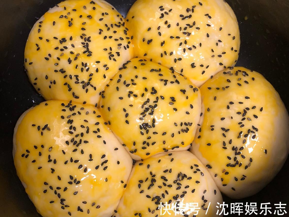 面包|电饭煲蛋糕做完了,咱再来做电饭煲面包,蓬松柔软还拉丝,太香了