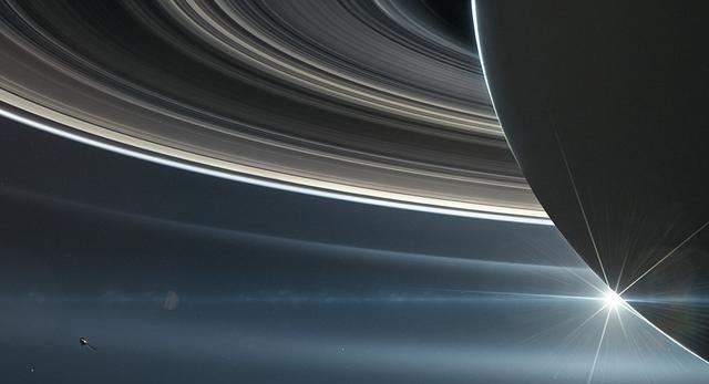 土卫一:太阳系第二十大卫星,样子像极了星球大战中的“死星”