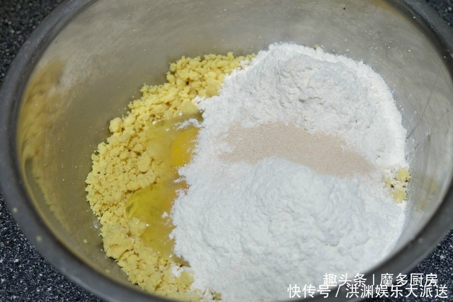 款玉米面饼|玉米面饼简单又好吃,搅一搅拌一拌,3分钟煎一锅,香软营养好