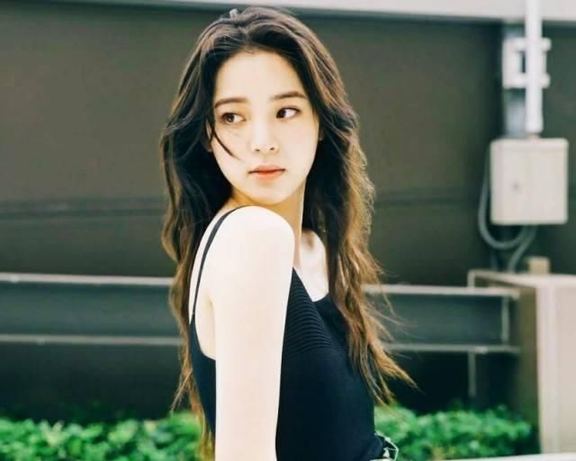 何炅吃力不讨好的帮她,她转头就向导演示好何老师的真心不值钱