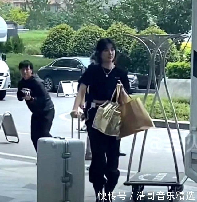 周也|中餐廳最新路透，姚安娜多看龔俊一眼都被罵，節(jié)目未播就遭受網(wǎng)暴