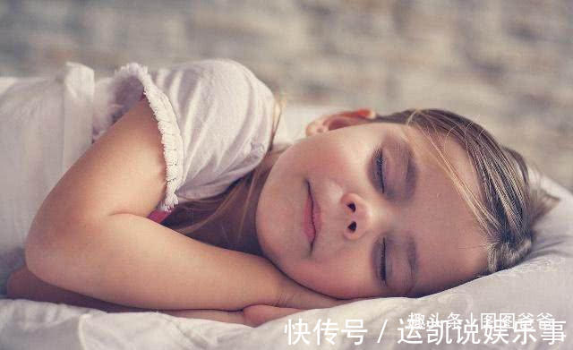 缺钙|宝宝如果“缺钙”,睡觉时会发出这几个信号,不在意会影响长高!