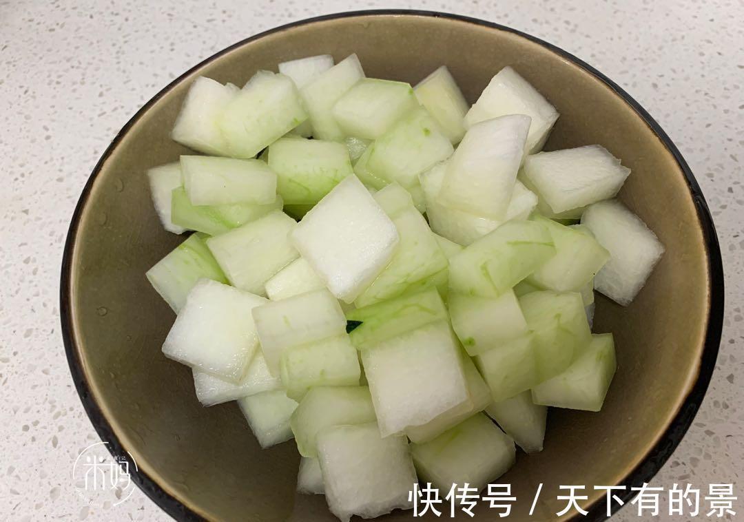 煮汤|夏天这瓜便宜又营养，1块5一斤，用来煮汤，降火解暑，鲜美好喝