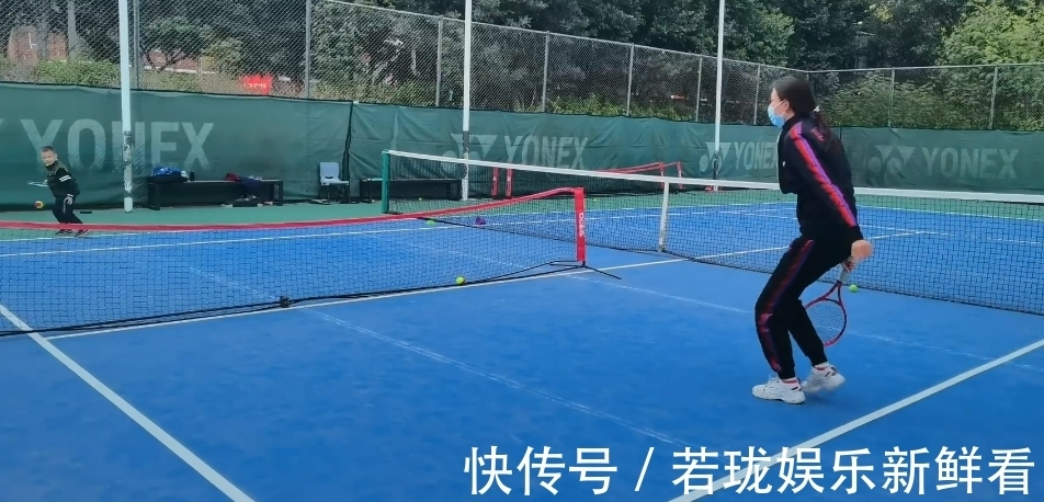 谌龙|林丹儿子每天狂练1.5小时网球,已能与谢杏芳对打!谌龙佛系带娃