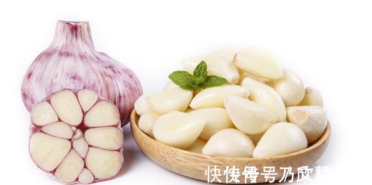 大蒜|腌蒜时,不要只会放糖和醋,多加1样调料,蒜香浓郁还脆爽
