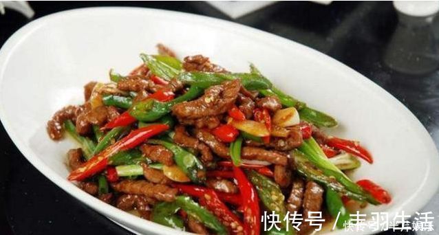 千页豆腐|朋友来家吃饭做了几道下饭菜，每道都蒜苗炒油豆腐，一上桌就抢吃