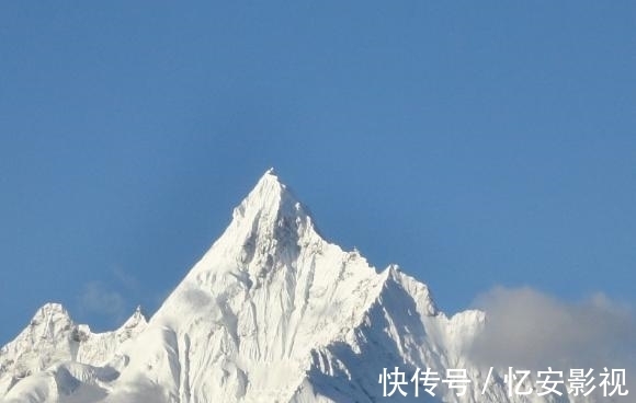 神山|从未有人登顶的玉龙雪山，山上常年都有雪，还被纳西族人称为神山