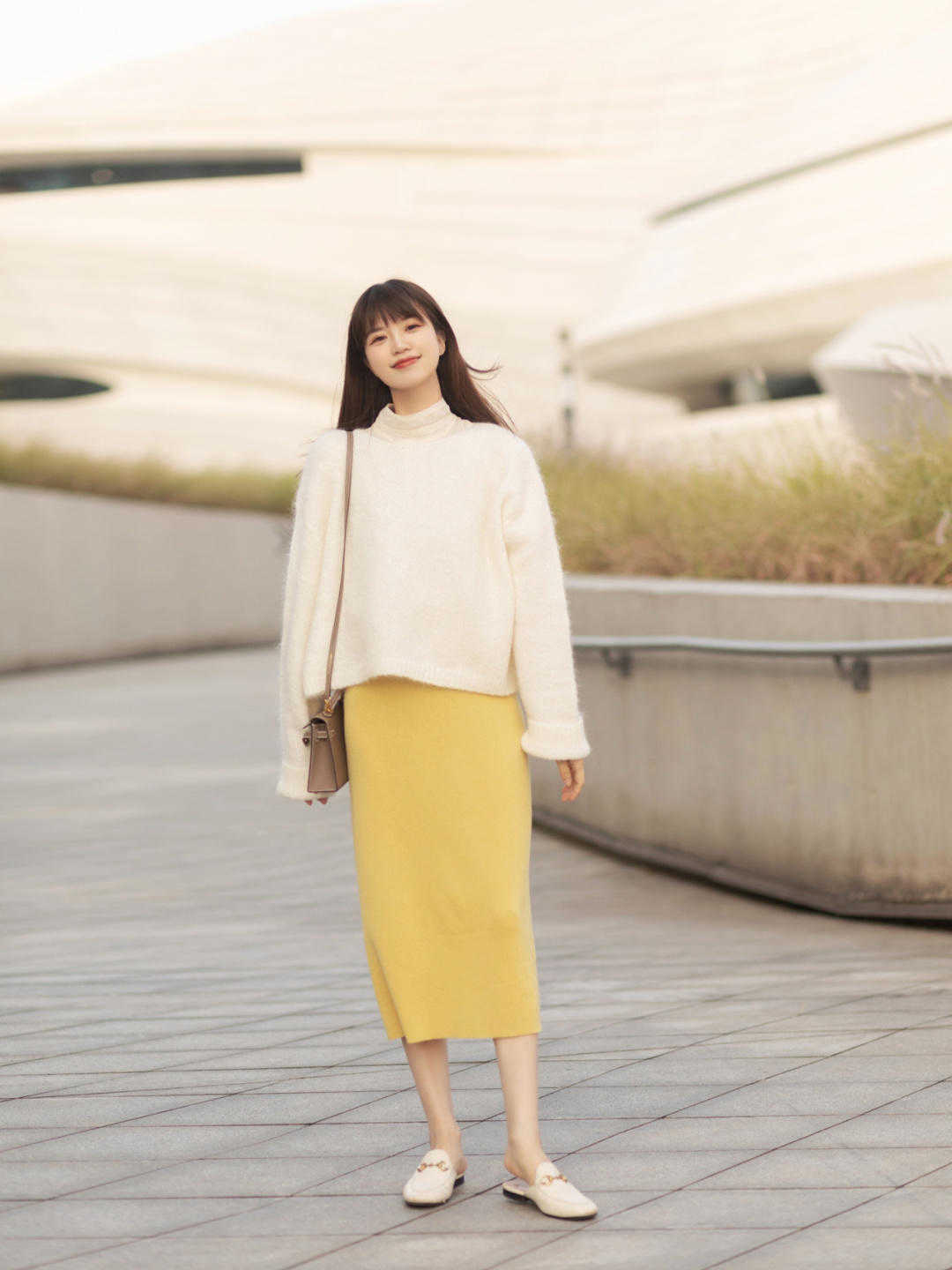 半身裙|如何打造法式风格?条纹T恤搭配白色阔腿裤,显得高级又时髦