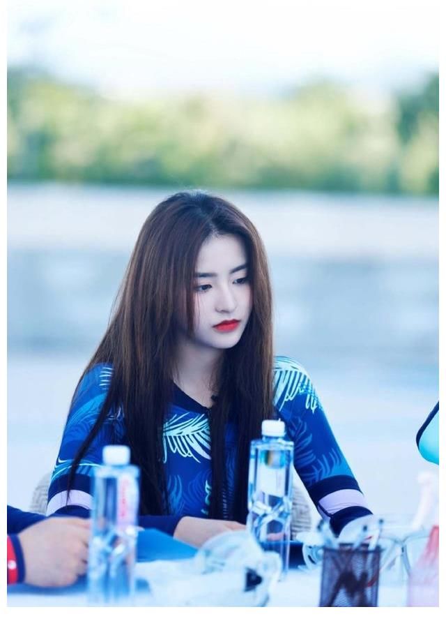 综艺节目|金子涵,综艺节目泳池剧照,惊艳美貌