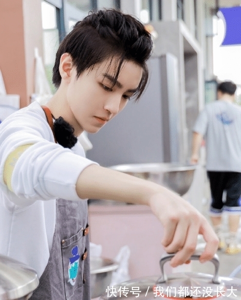 娱乐性|“中餐厅5”收视率跌0.5,宁静女王发言成笑话,龚俊没能挽救