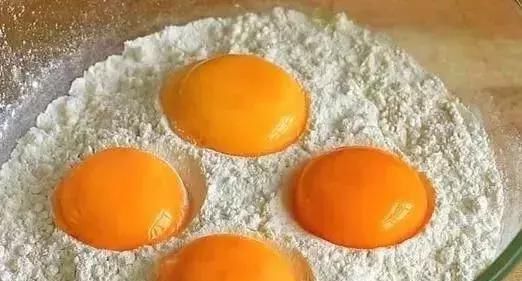 简单的面包做法，不用烤箱不用蒸，香甜柔软，儿子连吃5个直夸香