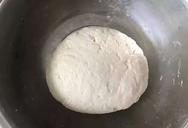 调韭菜馅就怕包着包着韭菜出水,教你一个小妙招,放多久都不没事