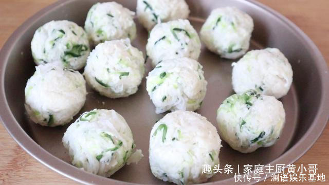 淀粉|做萝卜丸子时,加淀粉就错大了,大厨教你正确做法,味道格外香