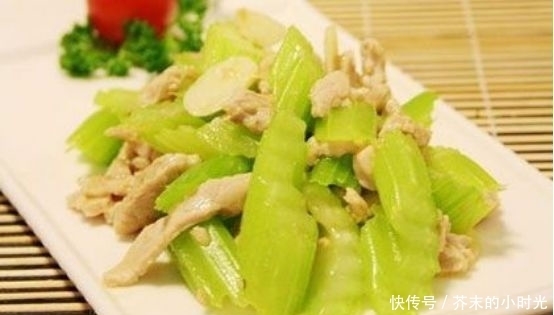 美食推荐:麻辣抄手,蒜蓉辣酱烤鸡胸,白菜渍物,西芹炒肉丝做法