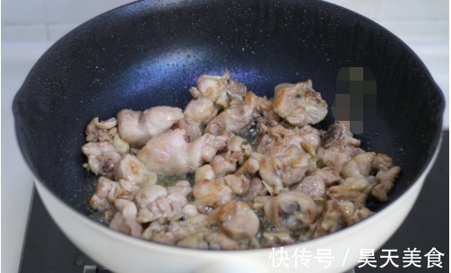 这道菜孩子们都爱吃，跟米饭是绝配，好吃易做，冬天吃最好