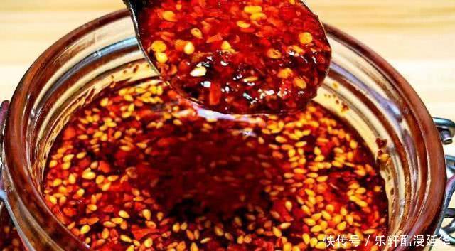 油辣子不是只放油这么简单,少了这几样,难怪油辣子只辣不香!