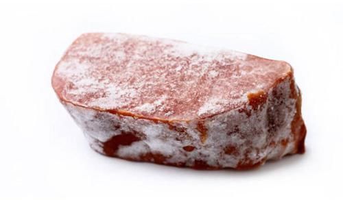 冰箱里刚拿出的冻肉,千万别拿水泡!教你1招,3分钟把冻肉解冻